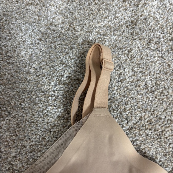 Honeylove CrossOver Wireless Bra in Sand Size Medium - Picture 11 of 11